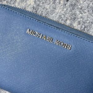 Michael Kors Zip Around Wallet